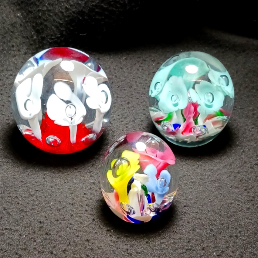 St Clair Vintage Glass Paperweights (3)